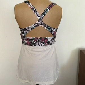 Lululemon sz 8 tank bra white with butterfly print excellent pre owned condition